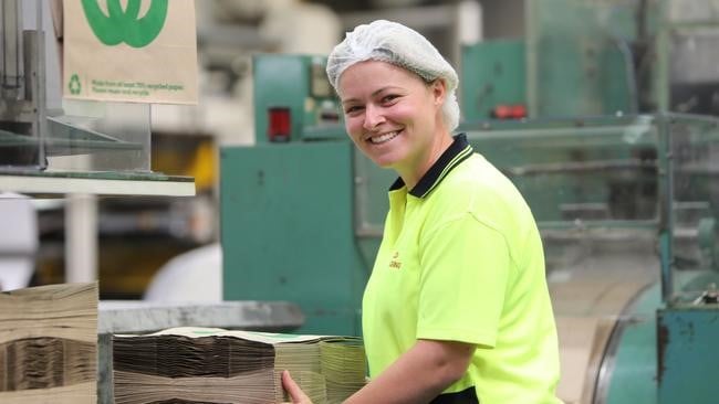 Image of Siobhan supporting the manufacture of Detpak paper bags for Woolworths