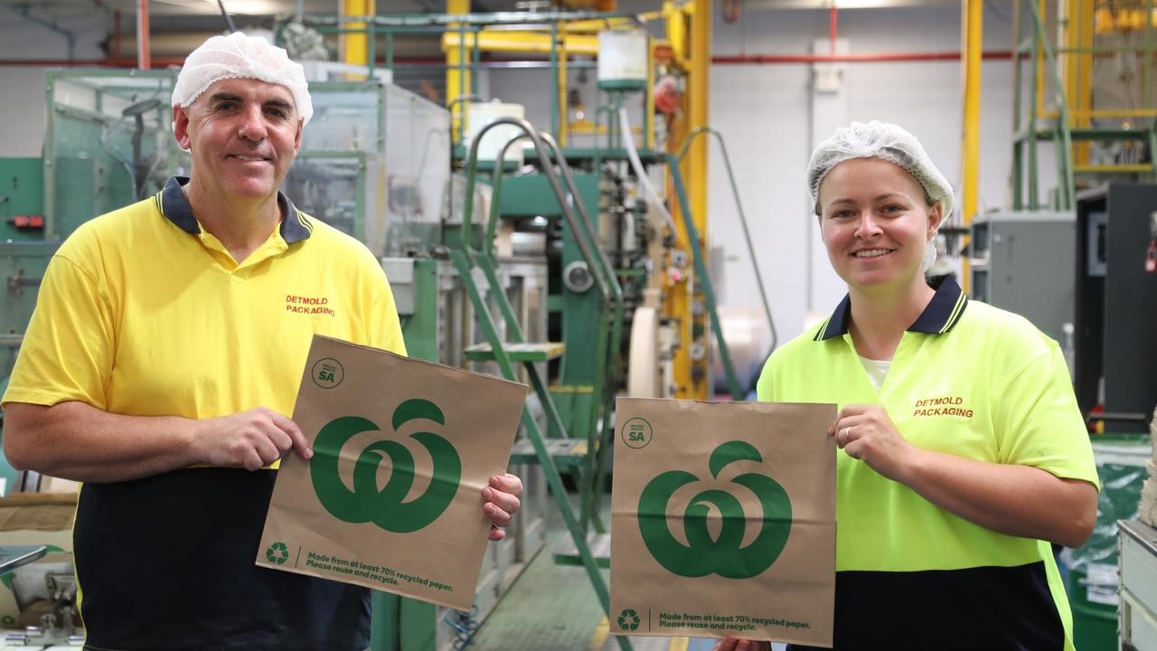 Image of Scott and Siobhan supporting the manufacture of paper bags from Detpak