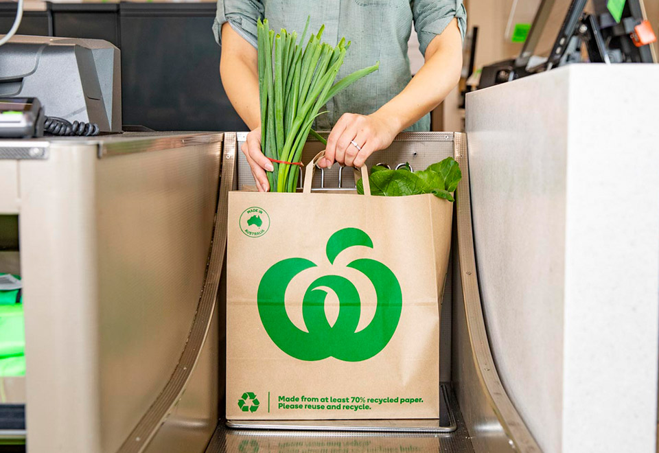Image of Woolworths bag provided by Detpak